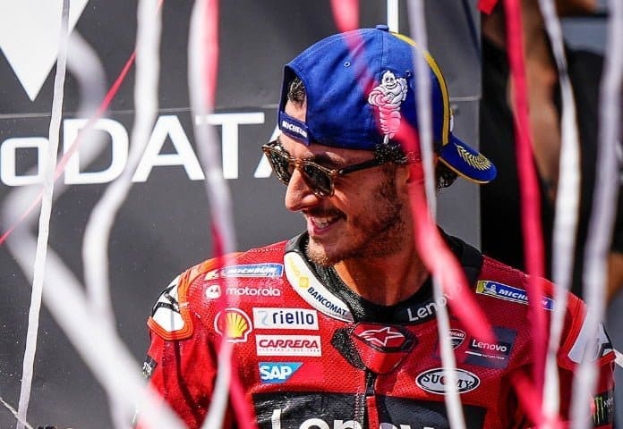 L'esultanza di Bagnaia sul podio