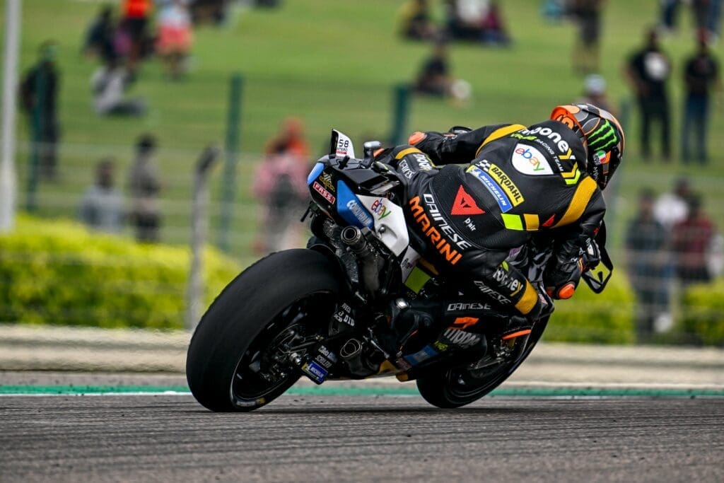 Luca Marini colpisce Bezzecchi nella Sprint Race in MotoGP