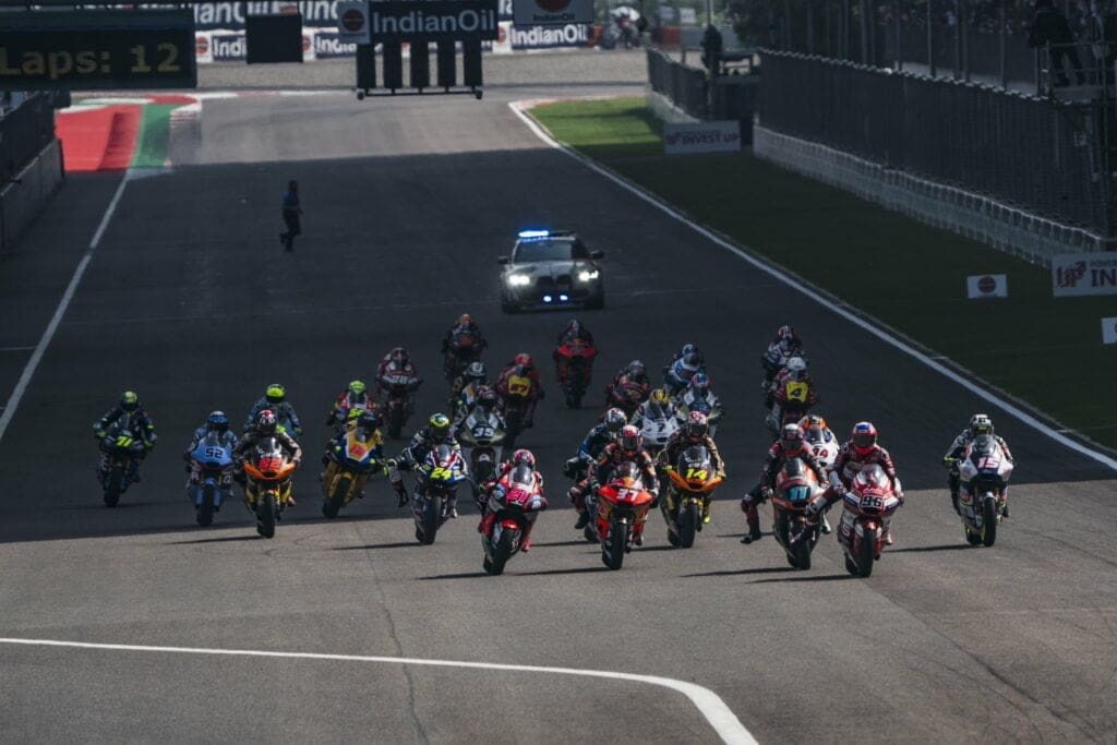 La partenza della Moto 2 in India