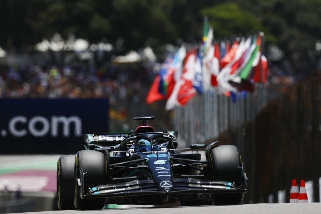 George Russell nel GP del Brasile, costretto al ritiro a causa dei problemi sulla sua W14