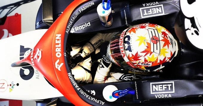 Yuki Tsunoda con l'AlphaTauri AT04: la sospensione della RB19 ha svoltato la sua vettura