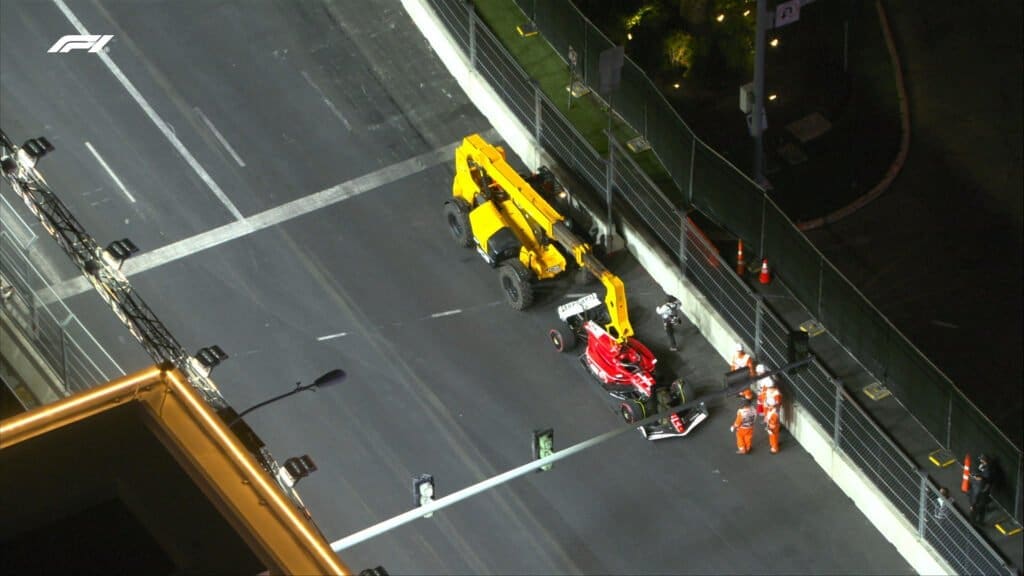 L'incidente di Sainz al Las Vegas GP, causato da un tombino