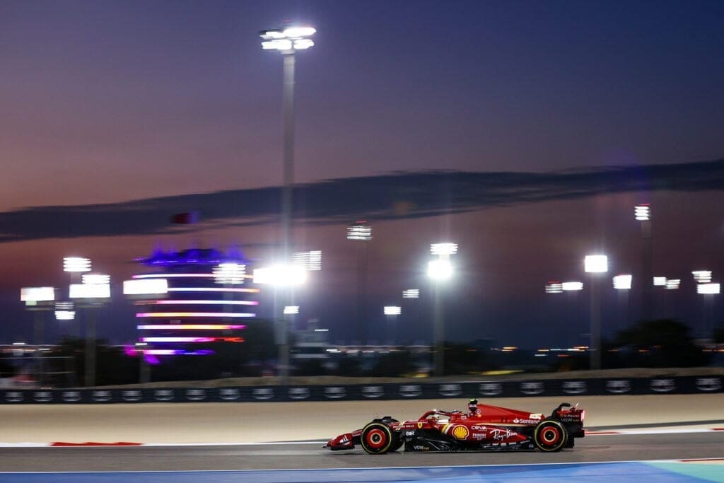 La Ferrari SF-24 in Bahrain: meravigliosa simulazione gara per Sainz