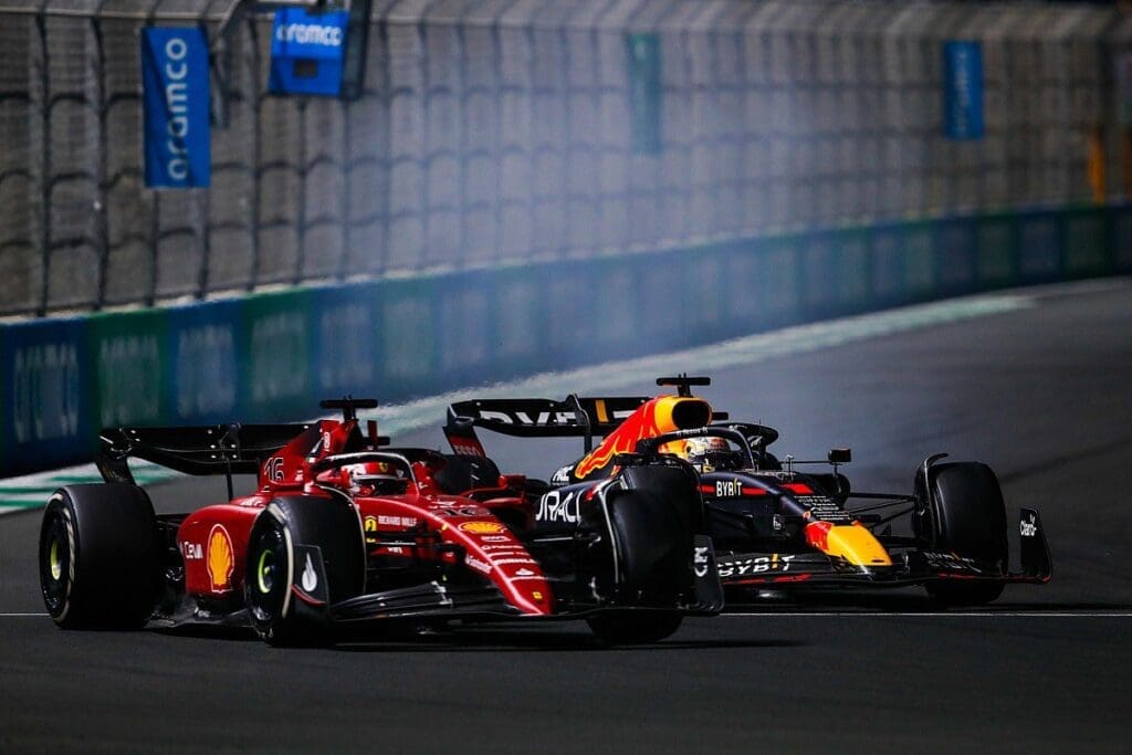 Verstappen e Leclerc durante il GP d'Arabia Saudita 2022