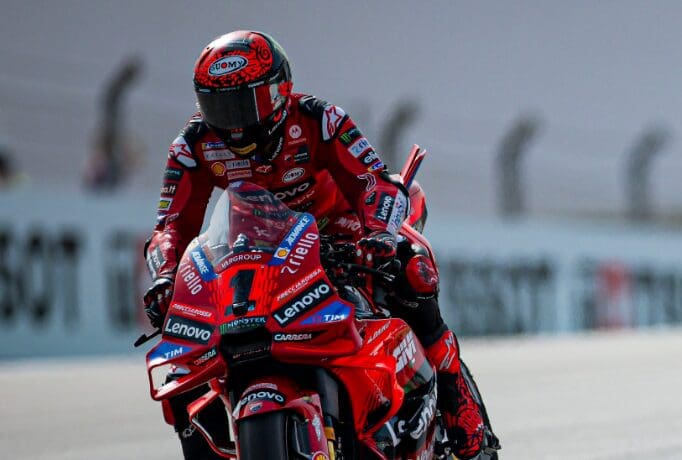 Sprint MotoGP a Portimao: Bagnaia domina, poi l'errore!