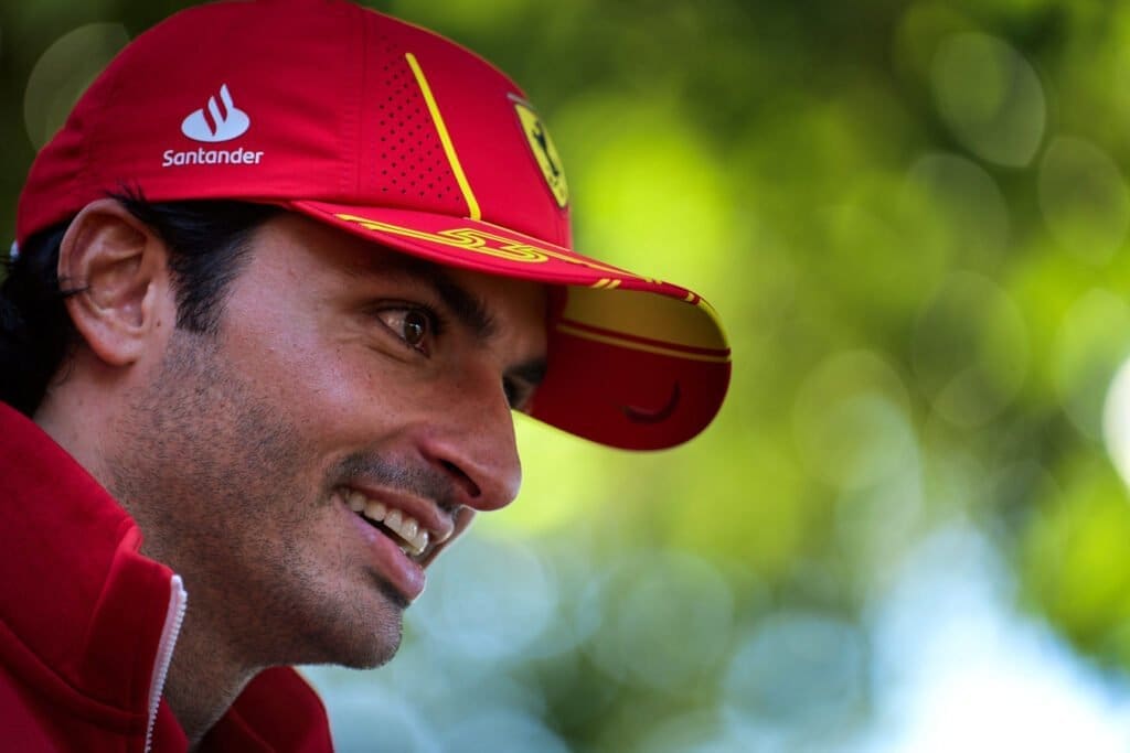 La conferenza dei piloti Ferrari a Melbourne, dubbio Sainz: "Se non sto bene, mi ritiro"