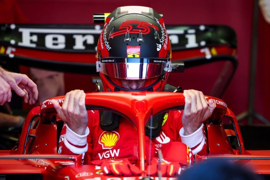 Carlos Sainz VINCE il GP Australia, è doppietta Ferrari!