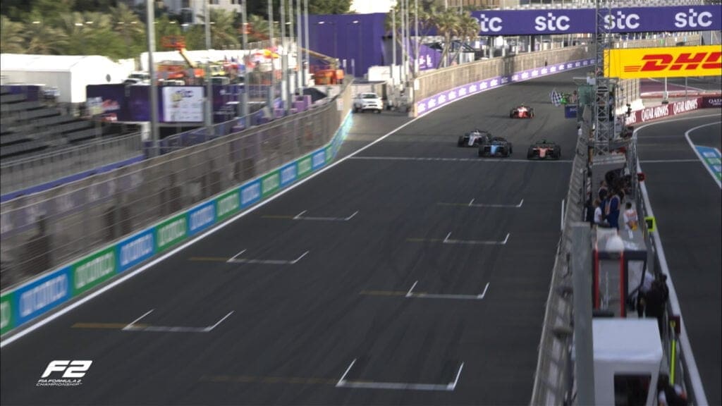 Feature Race F2 a Jeddah: l'arrivo al fotofinish di Dennis Hauger, Jack Crawford e Amaury Cordeel
