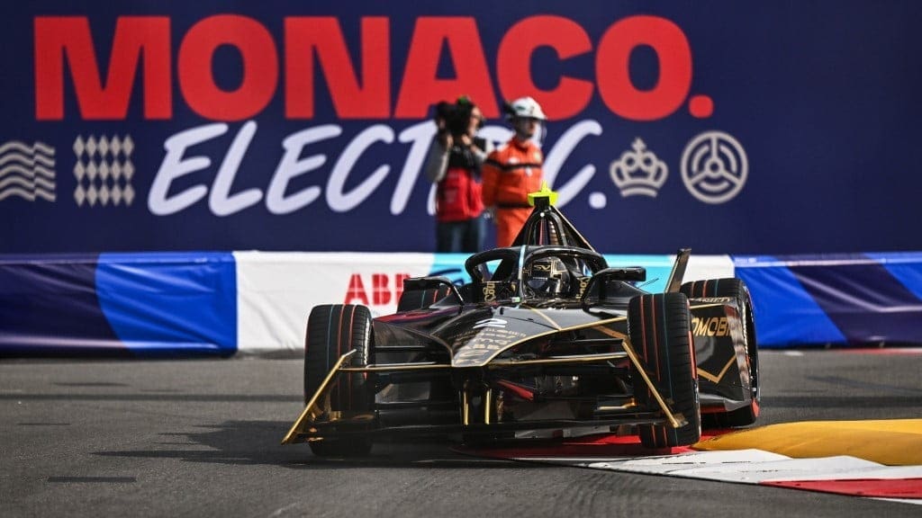 Qualifiche E-Prix Monaco: Stoffel Vandoorne nel suo ultimo tentativo, cercando di battere il tempo di Pascal Wehrlein.