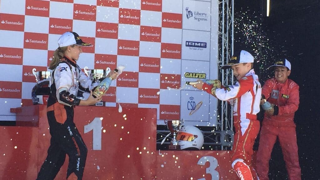Maya Weug sul podio della Copa de Campeones nel 2015.