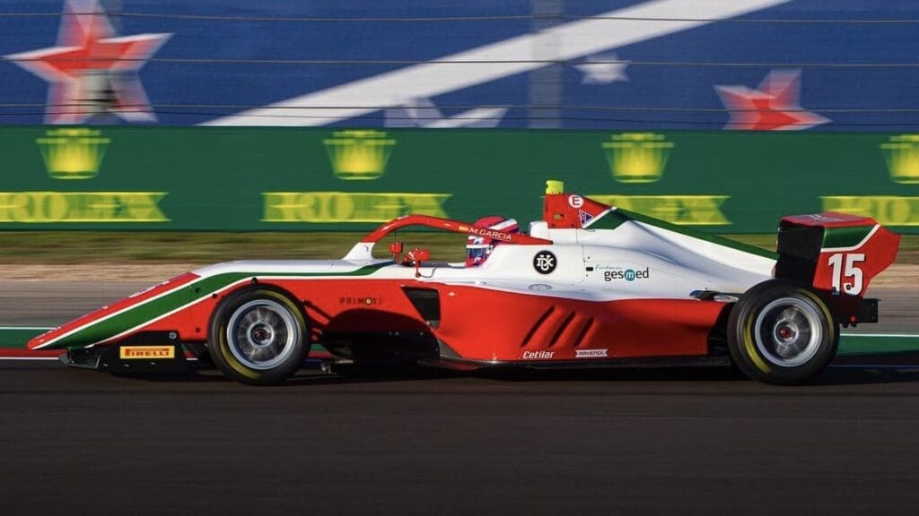 Marta Garcia alla guida della Prema nel corso delle qualifiche del GP di Austin della F1 Academy del 2023, appuntamento in cui si è laureata campionessa.