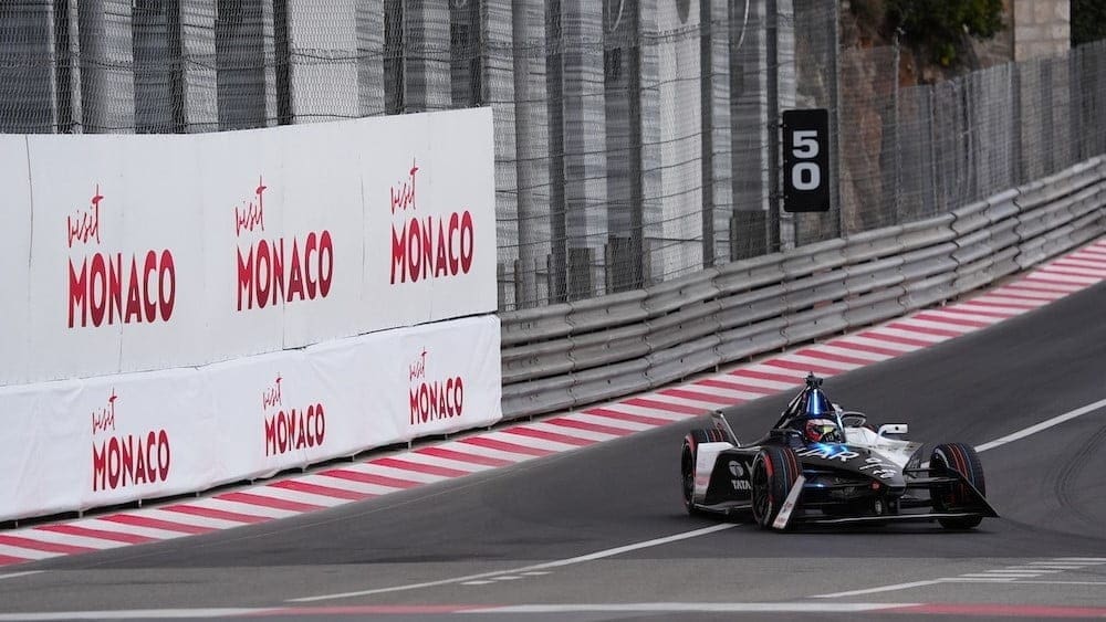 Qualifiche E-Prix Monaco: Mitch Evans nel mentre approccia la Chicane del Porto. Proprio un errore in questo punto del tracciato ha compromesso il suo giro.