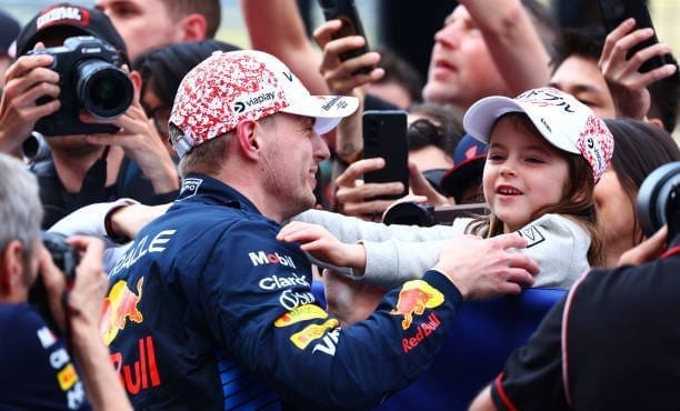 Max Verstappen e Penelope Piquet al termine del GP di Suzuka