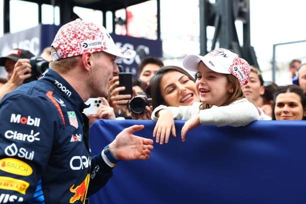 Max Verstappen e Penelope Piquet al termine del GP di Suzuka