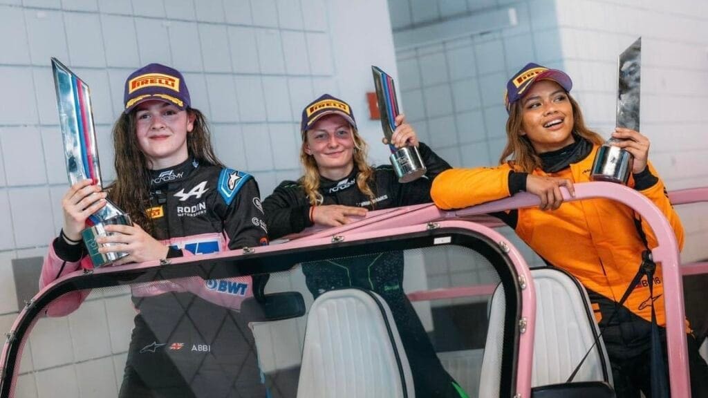 Abbi Pulling, Doriane Pin e Bianca Bustamante: il podio di gara 2 della F1 Academy a Miami