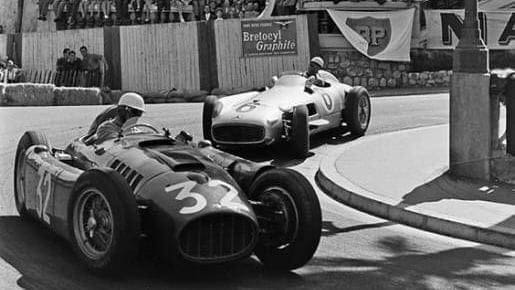 Gran Premio di Monaco 1931: le Bugatti T35B percorrono la curva più famosa al mondo.