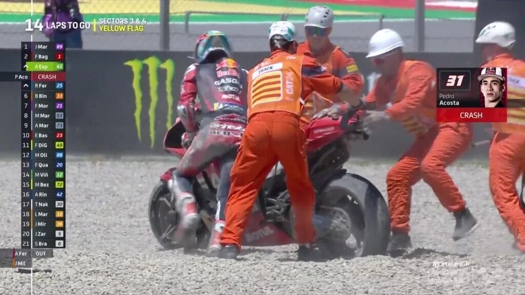 MotoGP in Catalunya: la caduta di Pedro Acosta in curva 10