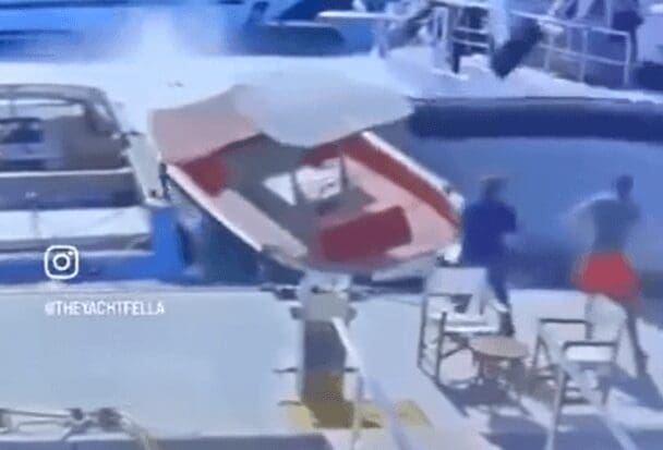 Incredibile incidente nel porto di Monaco: un motoscafo impazzito vola sulle altre barche!