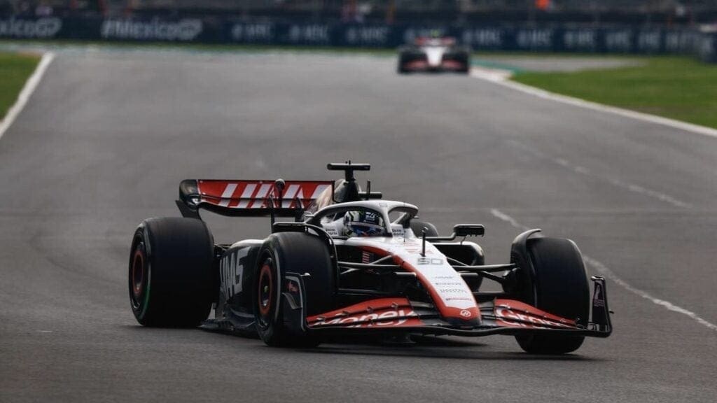 Ollie Bearman al volante della Haas nel corso delle FP1 del GP del Messico nel 2023.