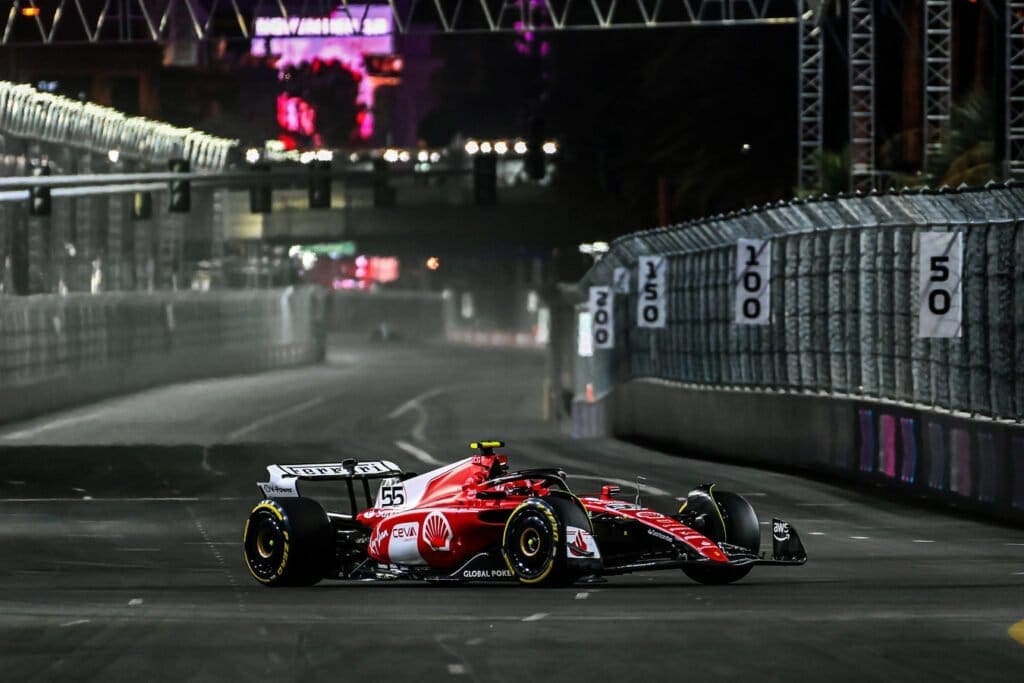 Ticket dilemma for the F1 in Las Vegas: in the photo, Carlos Sainz during the race