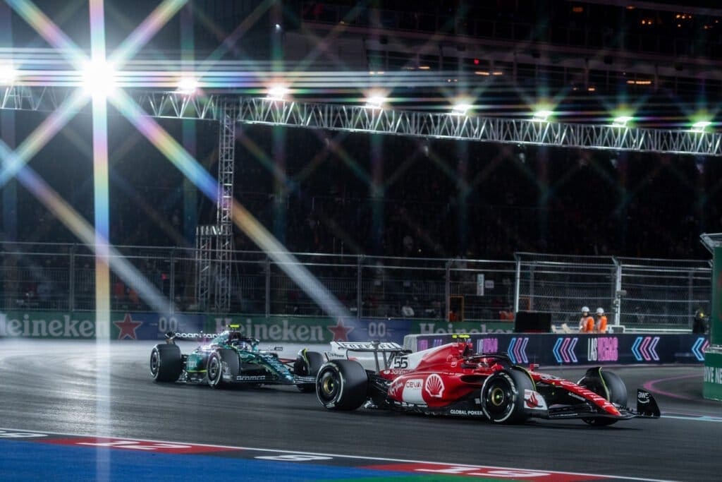Ticket dilemma for the F1 in Las Vegas: in the photo, Carlos Sainz and Lance Stroll during the race