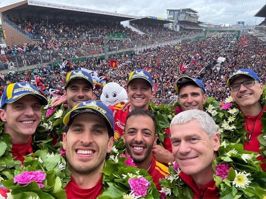 Piloti F1 alla 24h di Le Mans? Il selfie al termine della gara, con Antonio Giovinazzi (ex-Formula 1) in primo piano