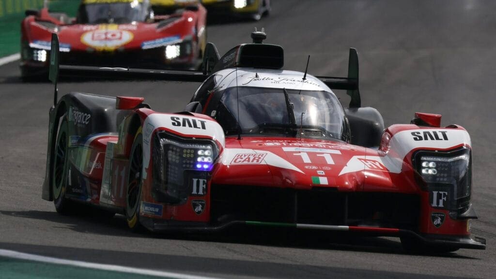 nuovo look per Isotta Fraschini in Brasile, in vista delle qualifiche della 6h di San Paolo l'auto si presenta più aggressiva sostituendo il blu con del nero