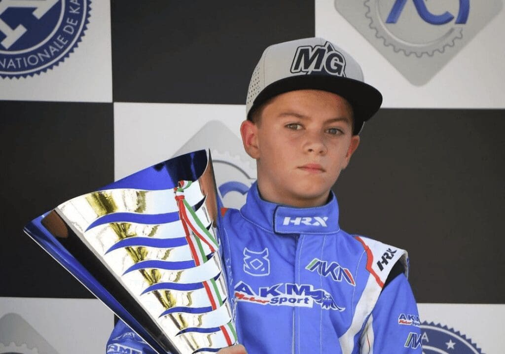 Dean Hoogendoorn, in the AKM Motorsport suit of the Antonelli family