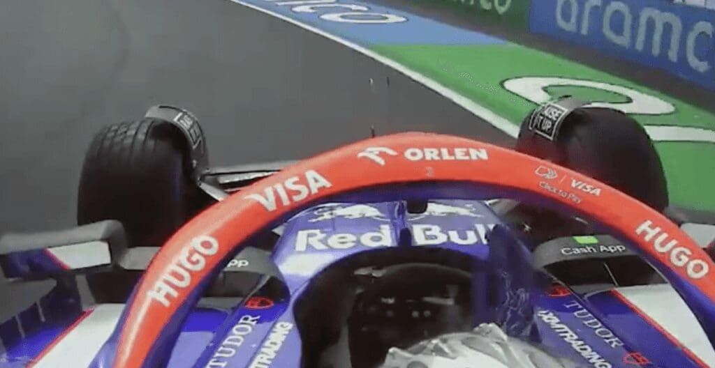Dopo il 2023, Daniel Ricciardo si vendica: il pilota australiano "saluta" la curva del disastro