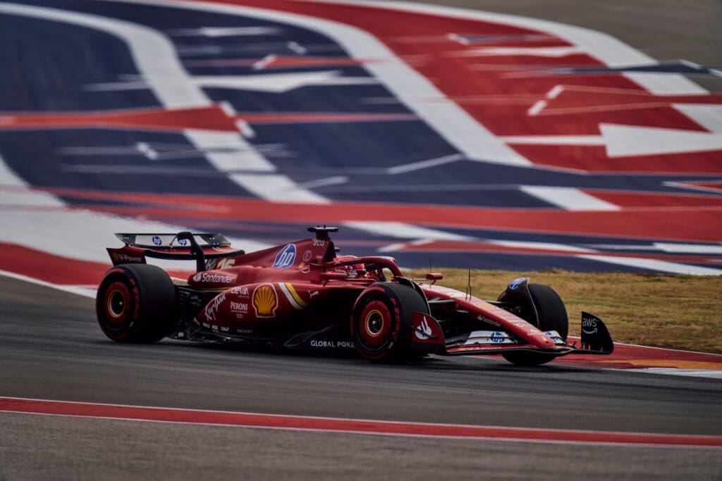 La Ferrari di Charles Leclerc impegnata nel venerdì di Austin