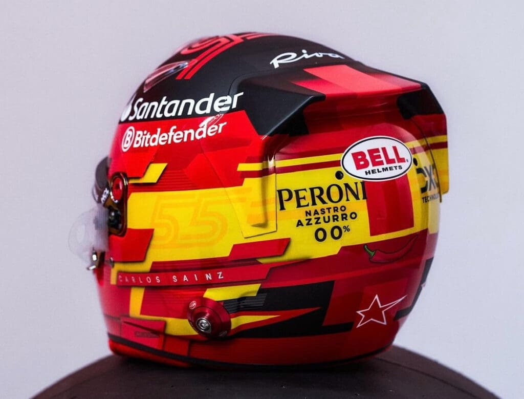 Carlos Sainz’s helmet with the red star dedicated to Maria de Villota