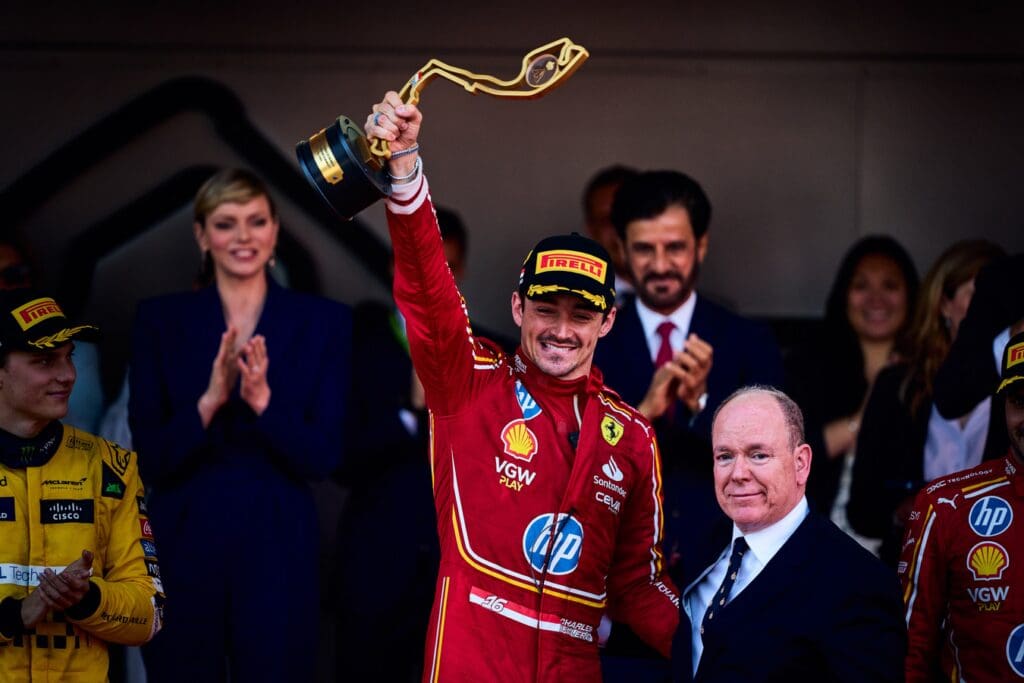 Charles Leclerc, dopo la vittoria a Monaco dedicata al padre e a Bianchi