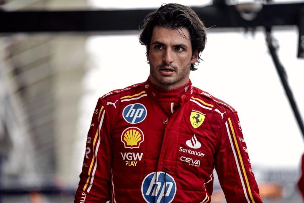 Carlos Sainz che deve recuperare dopo il DNF a Interlagos