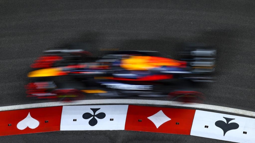 Red Bull, Verstappen e Perez indietro: "Non abbiamo aderenza, è come guidare sul ghiaccio"