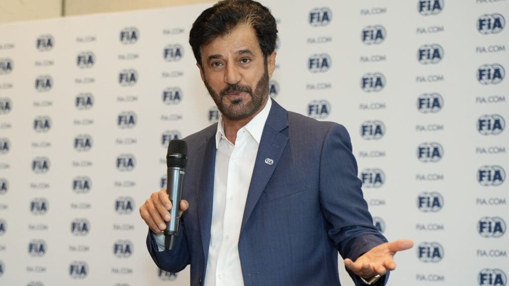 Ben Sulayem avrebbe licenziato Tim Mayer attraverso un messaggio inviato da un suo assistente.