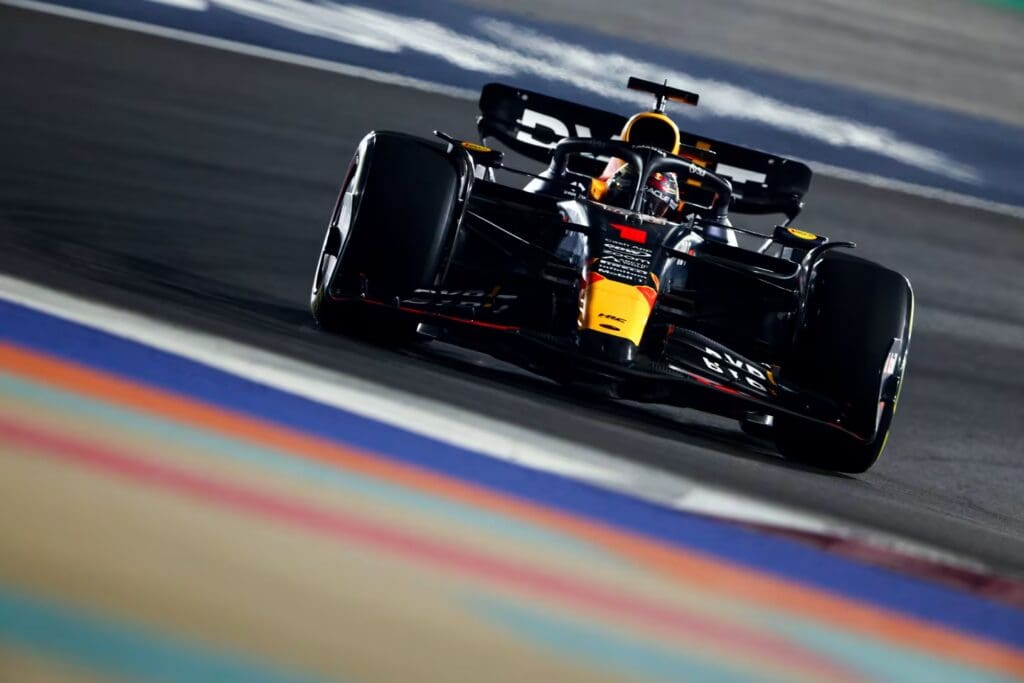 Il METEO e gli ORARI per la F1 in Qatar: in foto Lewis Hamilton, insabbiatosi lo scorso anno