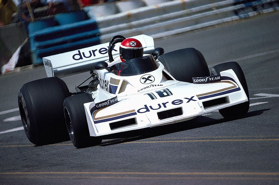 Alcuni degli sponsor più improbabili della Formula 1: in foto, la Surtees-Ford con sponsor Durex