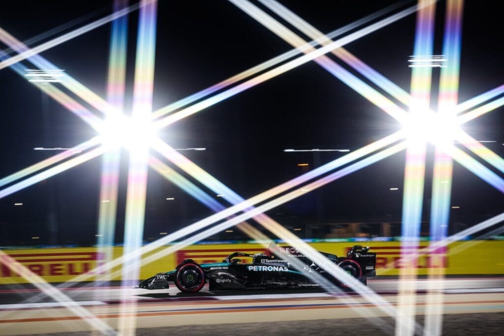 Mercedes, gara da dimenticare per Hamilton: "In partenza errore mio, la macchina aveva troppo sottosterzo"