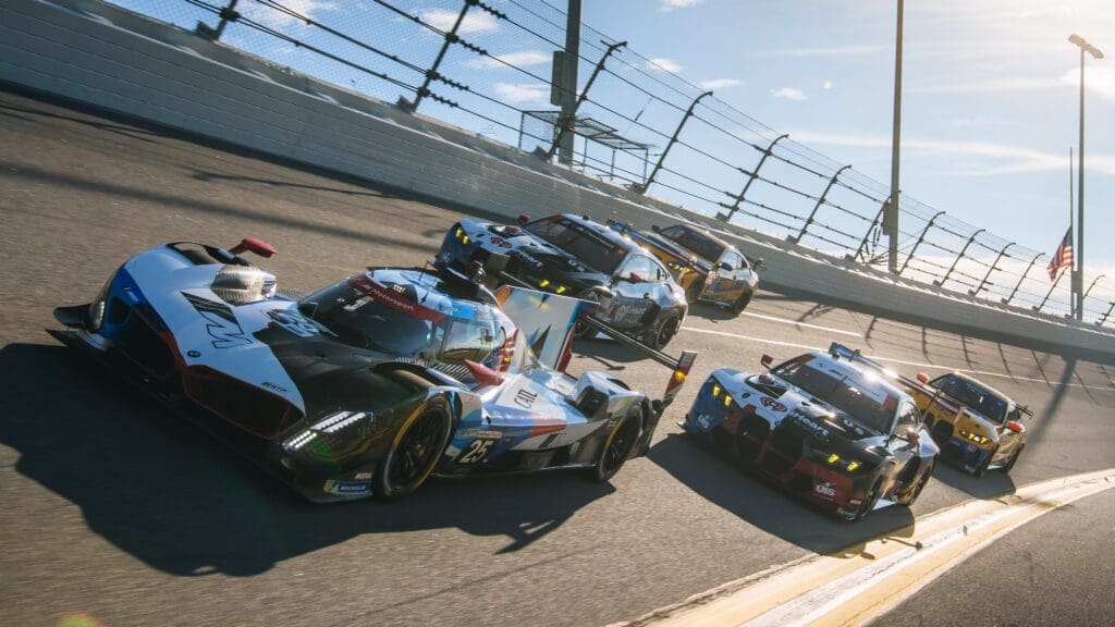 Kevin Magnussen alla 24h di Daytona: nell'immagine le vetture BMW schierate