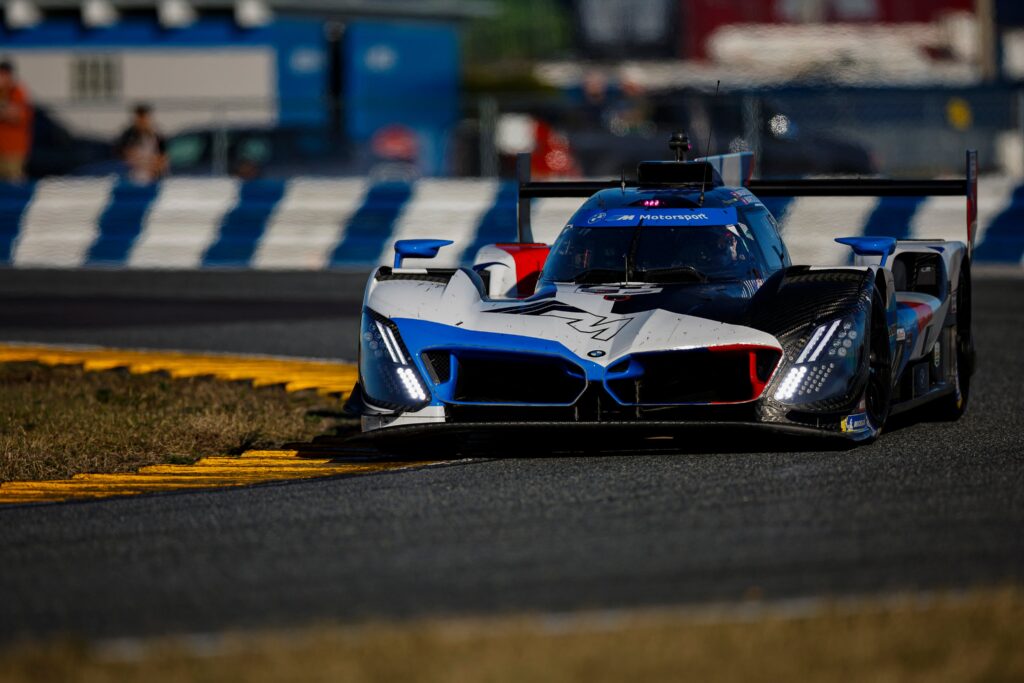 24h di Daytona 2025: nell'immagine la BMW #24 del team Rahal Letterman Lanigan Racing, alla guida ci saranno Kevin Magnussen, Dries Vanthoor, Raffaele Marciello e Philipp Eng 