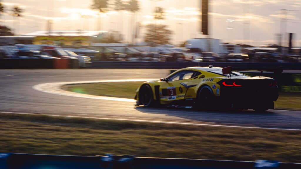 24h di Daytona 2025: nell'immagine la Corvette #3 all'alba