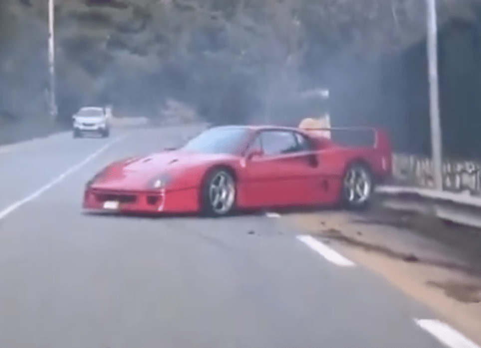 VIDEO - La Ferrari F40 di Lando Norris contro il muro: disastro per il pilota britannico