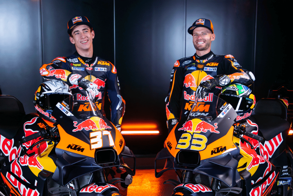 KTM e Tech3 2025, presentate le moto: livrea identica per i quattro piloti!