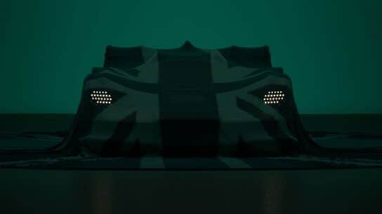 livree Aston Martin per WEC ed IMSA: la vettura ancora coperta nel primo post di AMR