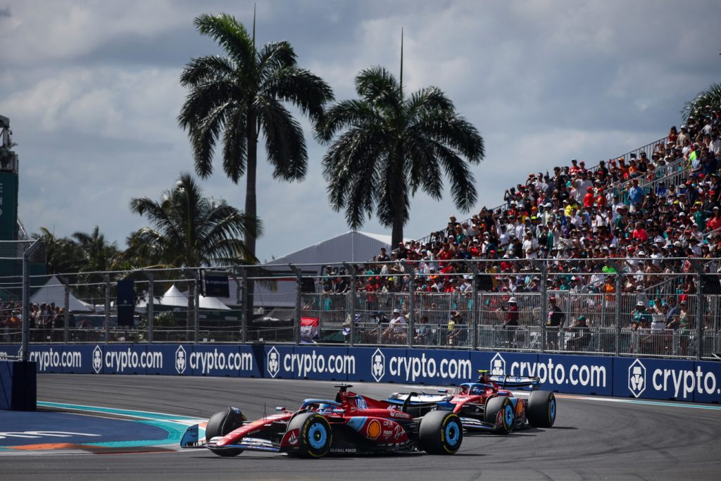 F1: Rain probability rises to 60% for the Miami Grand Prix.