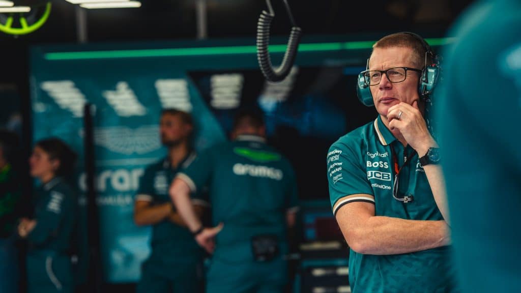 Aston Martin si sfila dalla corsa a Verstappen: Cowell spegne i rumors