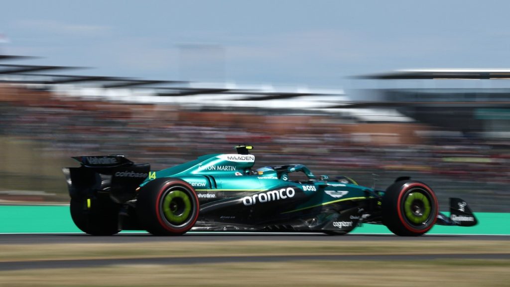 Aston Martin si sfila dalla corsa a Verstappen: Cowell spegne i rumors