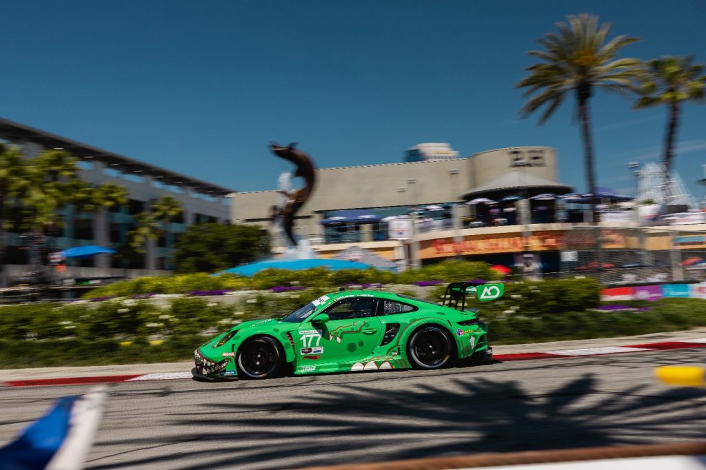 Acura Grand Prix of Long Beach 2025: la Porsche "Rexy" di AO Racing, Laurens Vanthoor sale in auto con un pit stop spettacolare e si mette in testa!