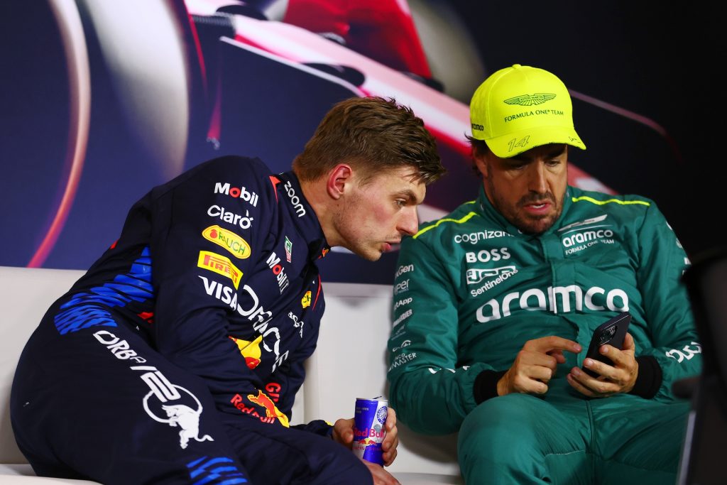 Aston Martin, Alonso: "Io e Verstappen compagni di squadra? Scenario piuttosto improbabile"