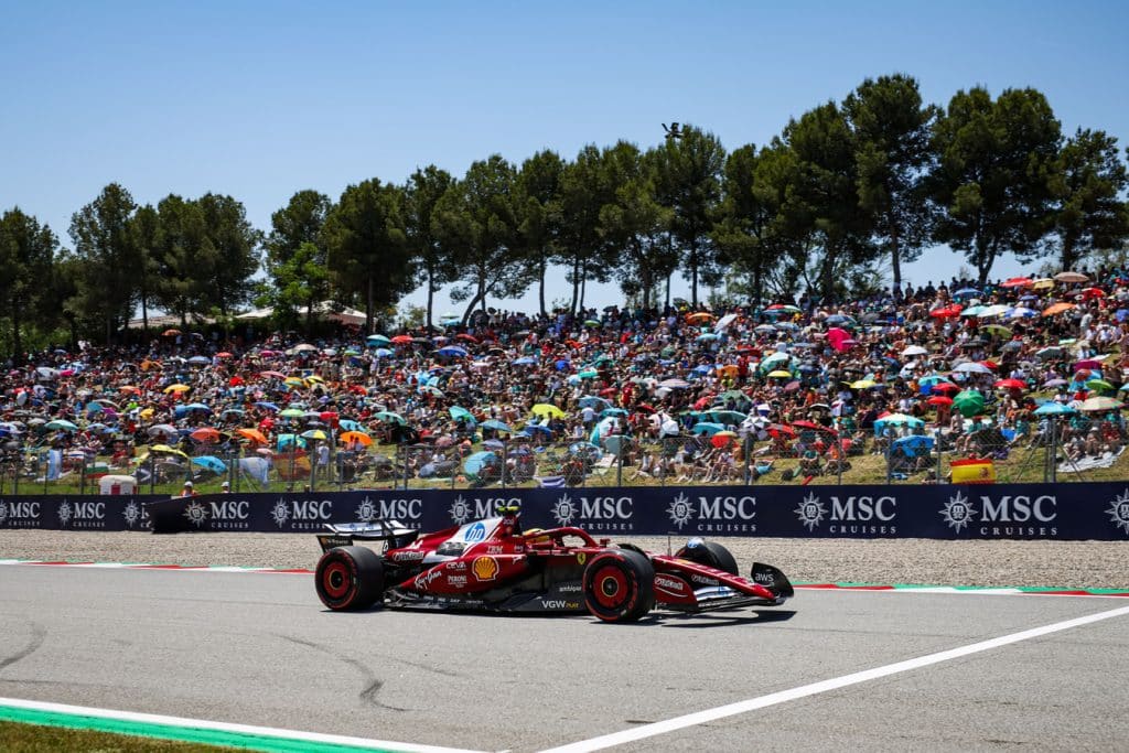 Ferrari, Hamilton: "L'obiettivo per la gara è il podio, la nuova direttiva è solo uno spreco di soldi"